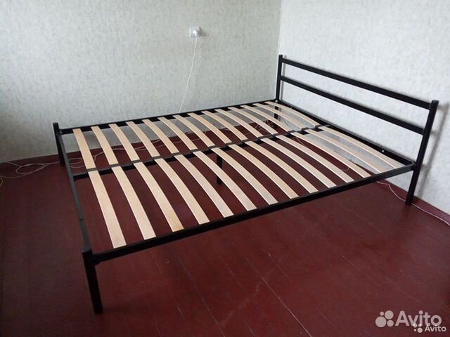 Кровать современная с матрасом