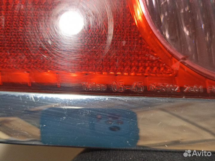 Фонарь Toyota Avensis T250 седан