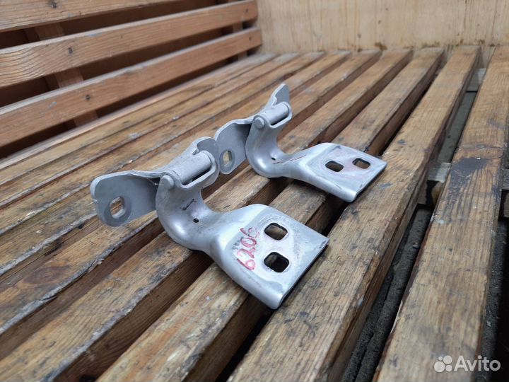 Петля крышки багажника Opel Astra J 2012 13275575