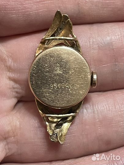 Золотые часы с бриллиантами