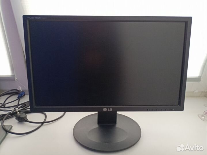 Монитор LG flatron e2211s
