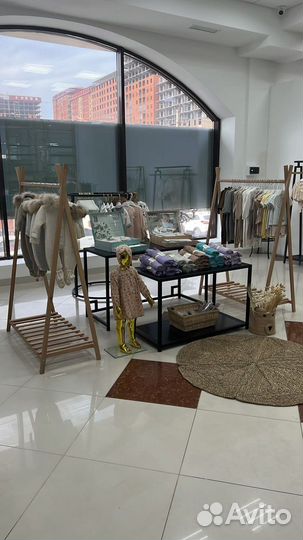 Рейлы деревянные. Напольные вешалки