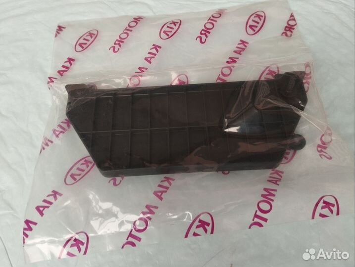 Кронштейн крепления решётки радиатора Kia Picanto