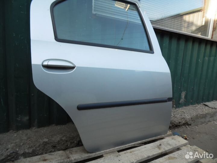 Дверь задняя правая Рено Логан 1