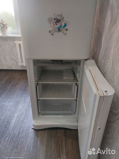 Холодильник двухкамерный indesit бу