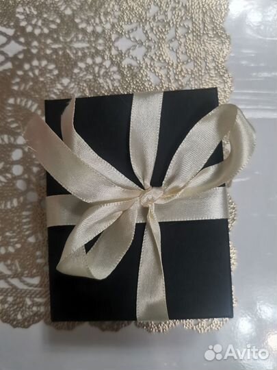 Брошь ручной работы из бисера