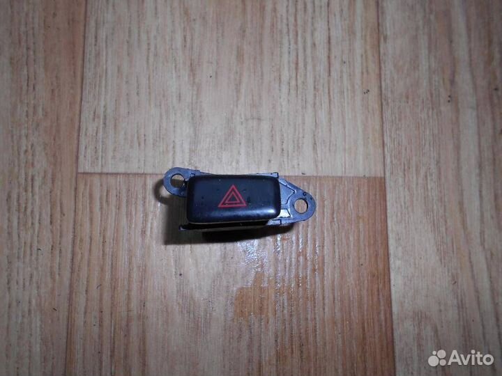 Кнопка аварийной сигнализации Toyota Camry V10 19