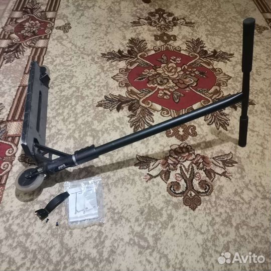 Трюковой самокат течтим зорг про