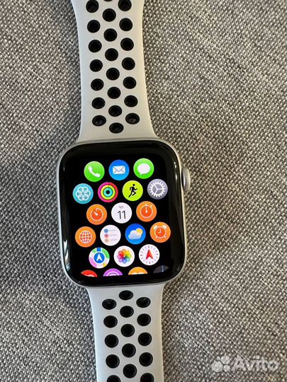 Apple watch se 44 mm nike