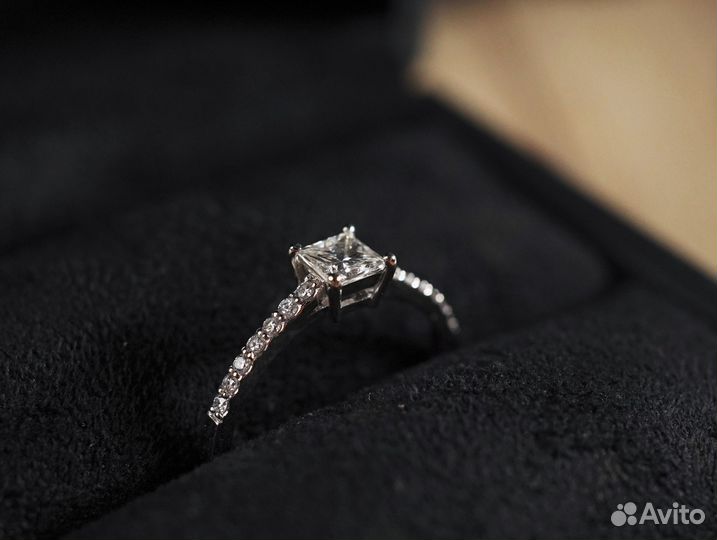 Кольцо с бриллиантами Bendes