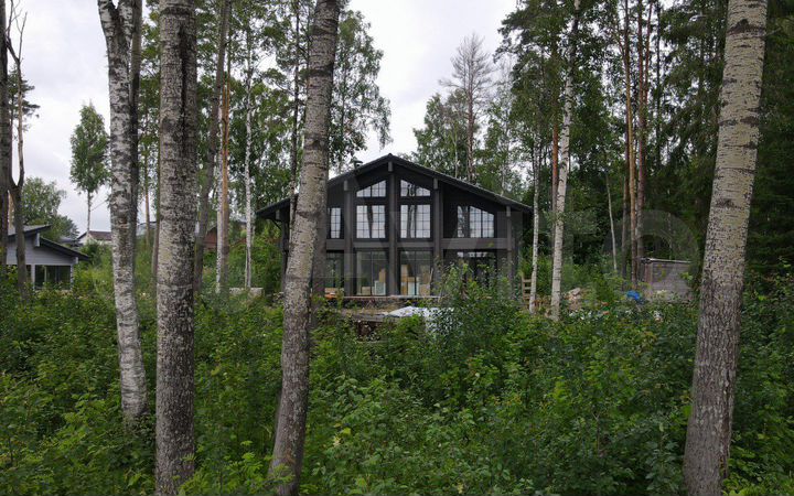 Коттедж 270 м² на участке 14 сот.