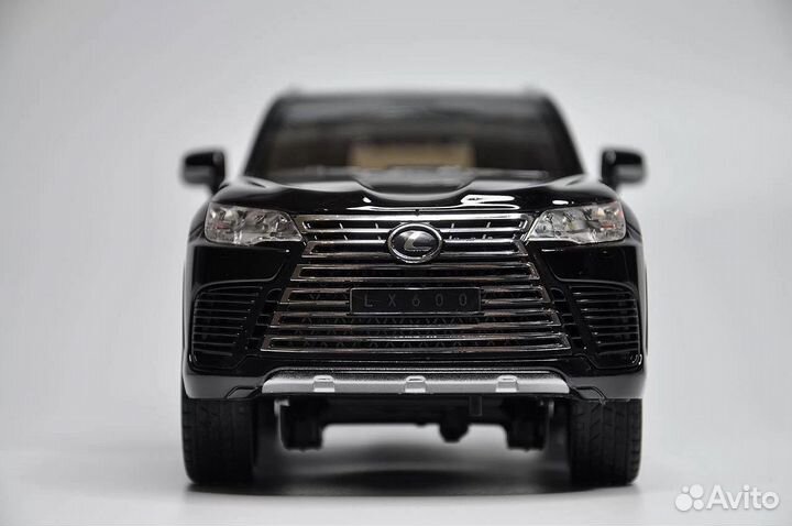 Lexus LX 600 игрушка/модель авто 1:24