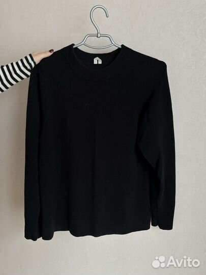 Чёрный кашемировый свитер “Arket”