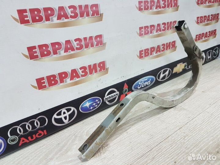 Петля крышки багажника задняя левая Toyota Vista