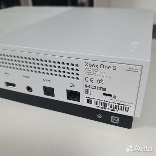 Xbox One S 1000GB в идеальном состоянии