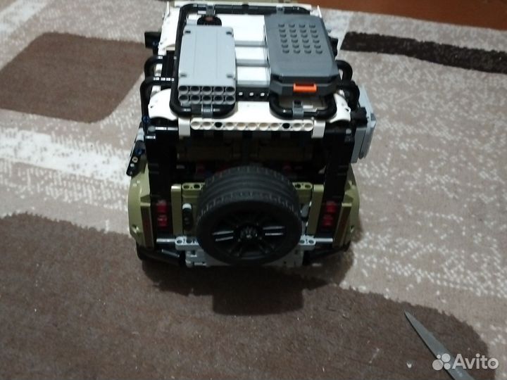 Дефендер 42110