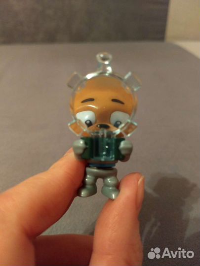 Игрушка из киндера с настоящей лупой