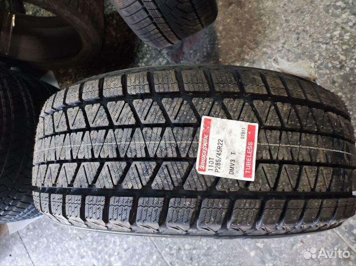 Bridgestone Blizzak DM-V3 285/45 R22