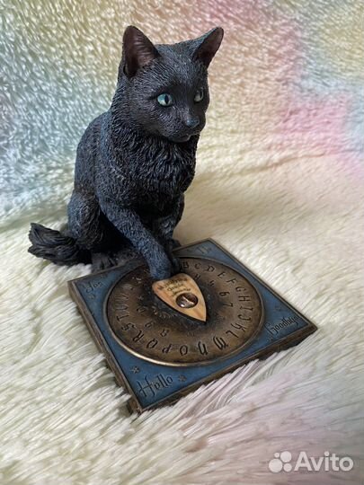 Статуэтка «Кот предсказаний»