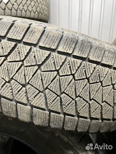 Bridgestone Blizzak DM-V2 215/60 R17