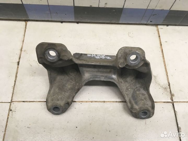 Кронштейн кпп 1-серия E87/E81 2004