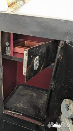 Сейф металлический большой