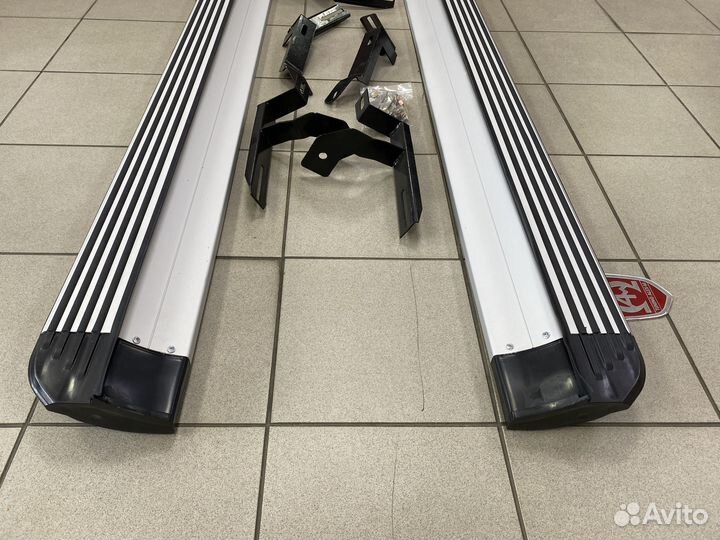 Пороги внешние штатные Volkswagen Touareg 2010+