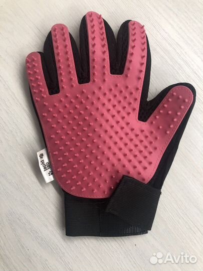 Перчатка для вычесывания шерсти