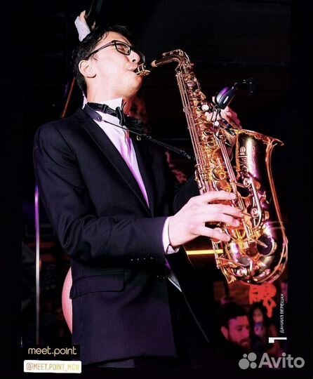 Саксофонист на праздник