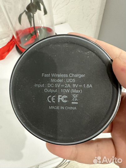 Беспроводная зарядка Momax