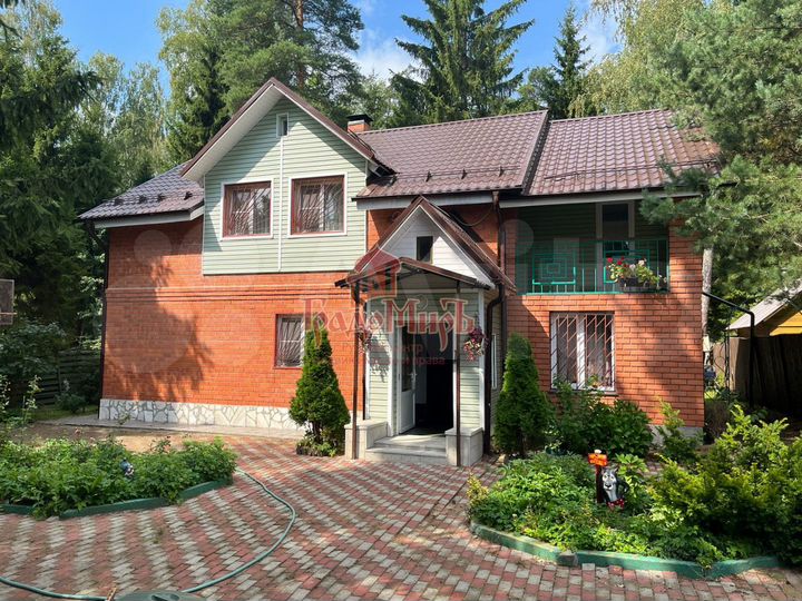 Дом 179,9 м² на участке 10 сот.