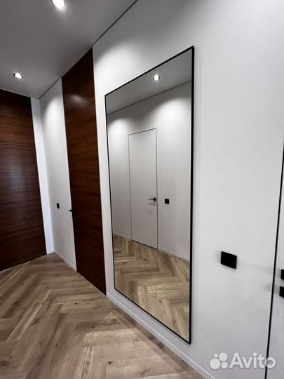 Зеркало в алюминиевой раме