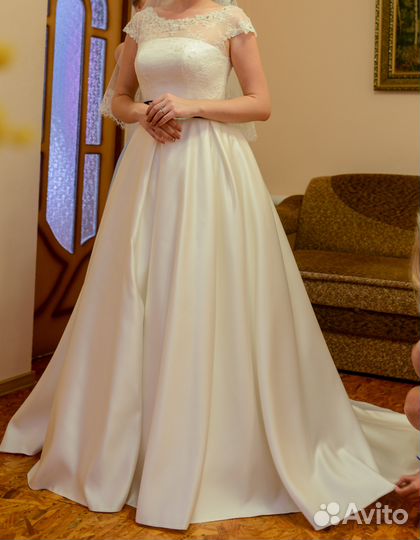 Платье цвета шампань