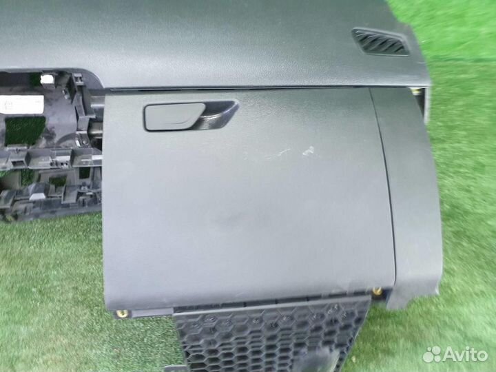 Торпедо Volkswagen Polo