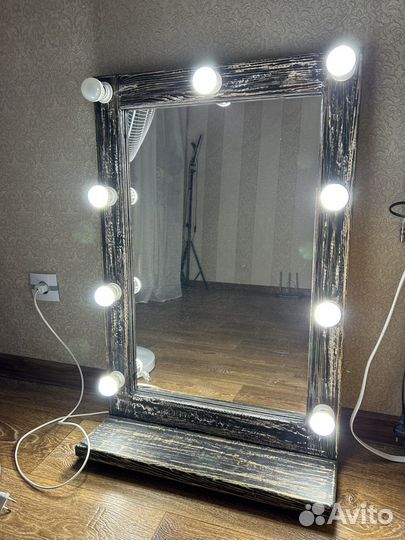 Зеркало с лампами