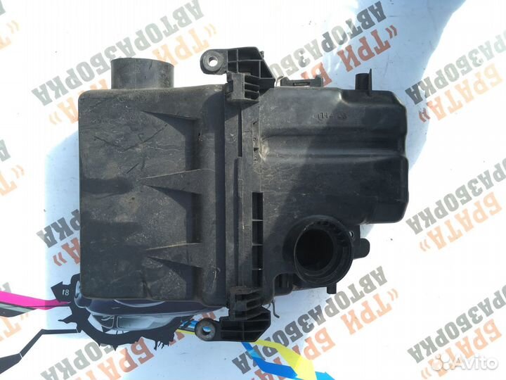 Тойота Ярис Корпус воздушного фильтра