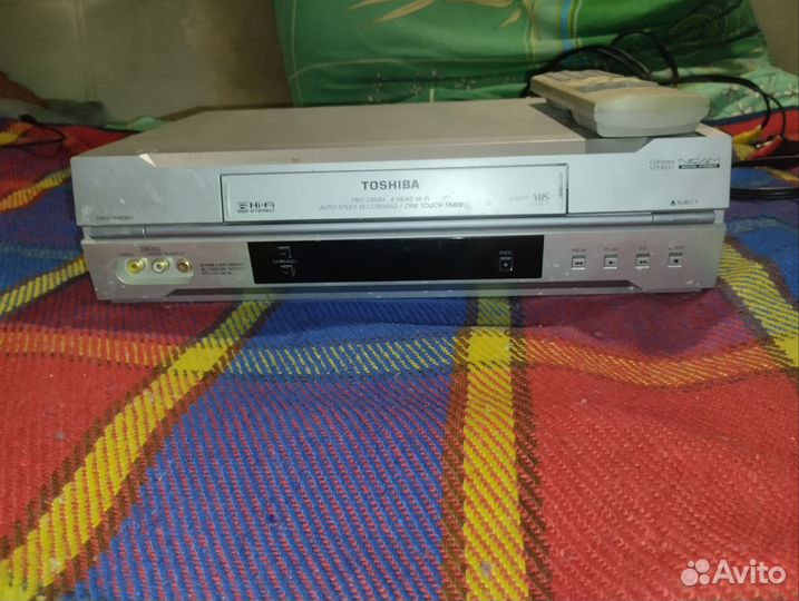 Видеомагнитофон Toshiba v-e61r