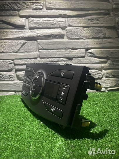Блок управления климатом Toyota corolla E150