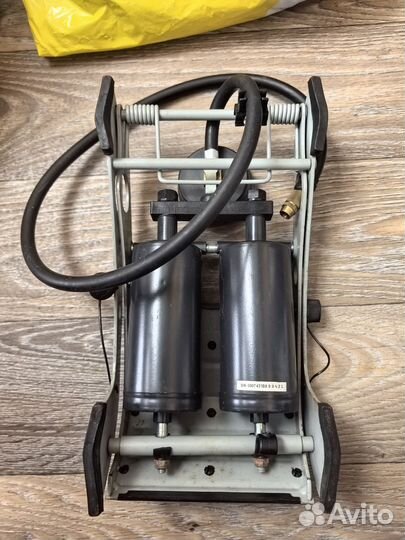 Насос автомобильный ножной с манометром