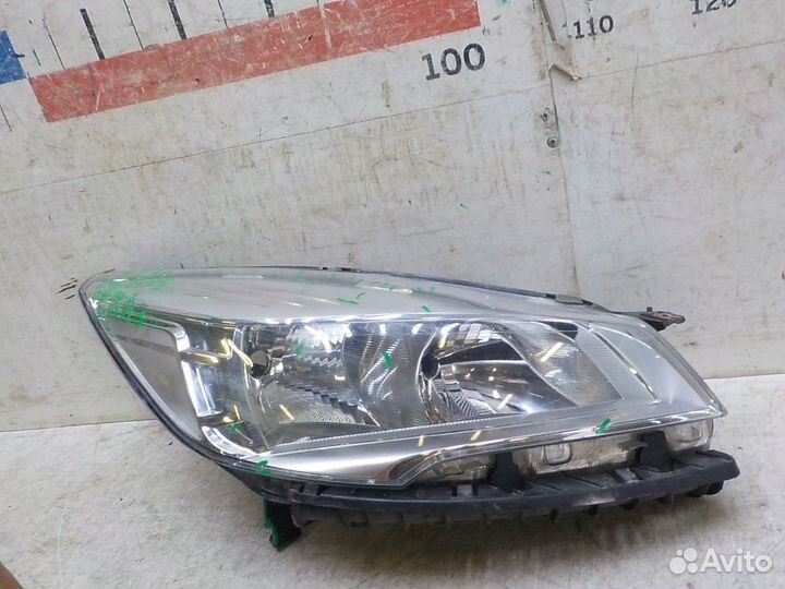 Фара правая на Ford Kuga