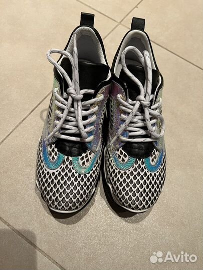 Кроссовки новые