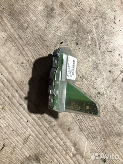 Антенна на крышу mercedes 212