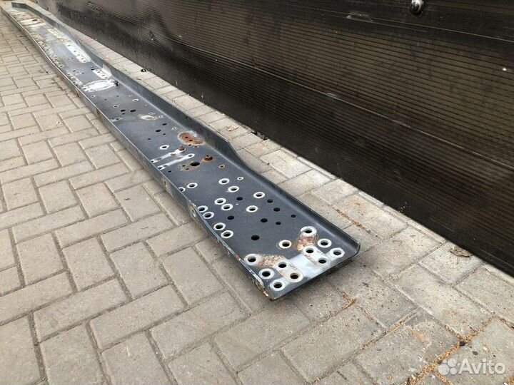 Лонжерон левый Daf XF106