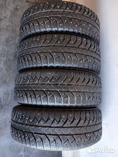 Bridgestone Ice Cruiser 7000 205/60 R16