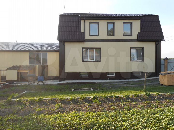 Дом 218 м² на участке 8,4 сот.