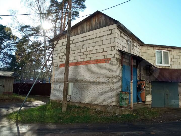 Гараж, > 30 м²