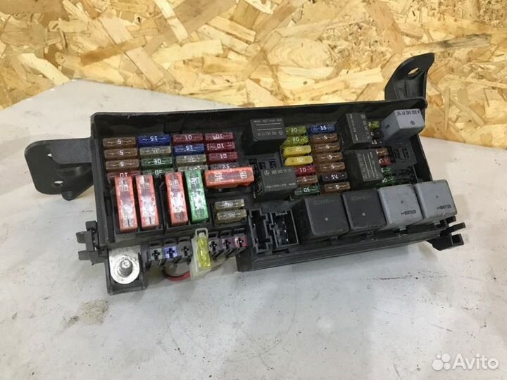 Блок предохранителей под капот Mercedes Ml W164