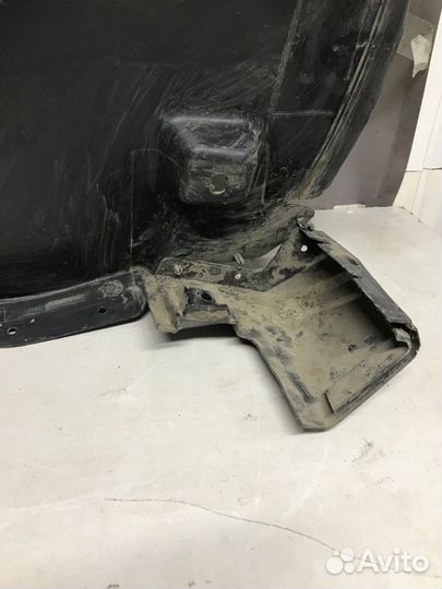 Подкрылок передний правый Mercedes Ml W164 2005