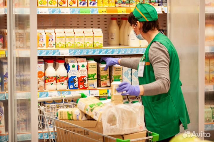 Продавец на выкладку молочной продукции