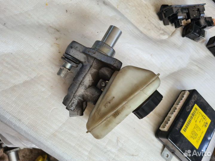 Главный тормозной цилиндр Mercedes-Benz S-Klass